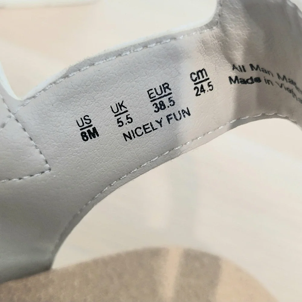 Dr Scholl's Timeless Fun Sandals White Tan Strappy Buckle Foam Footbed 8